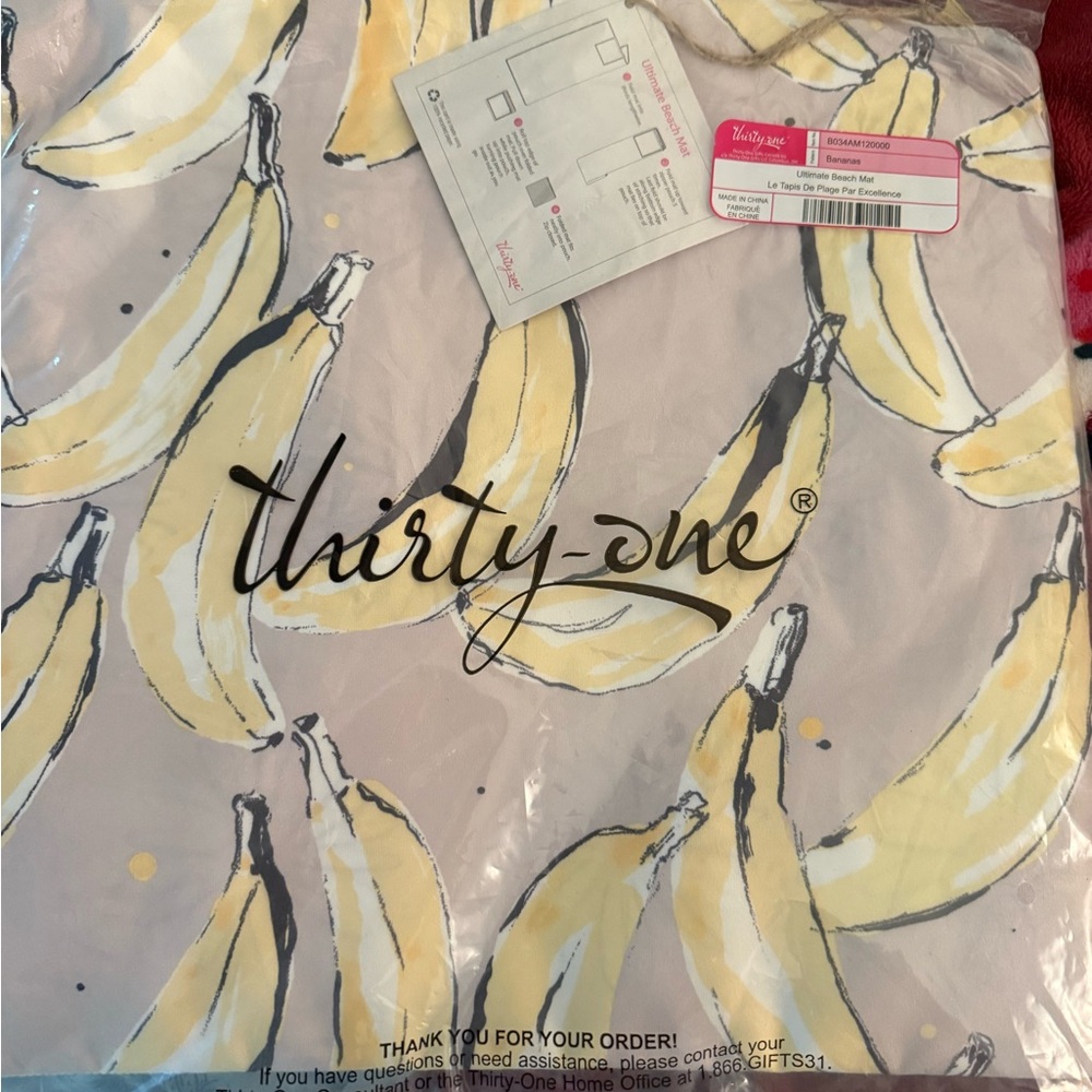 Thirty-One Beach Mat bananas/daisies